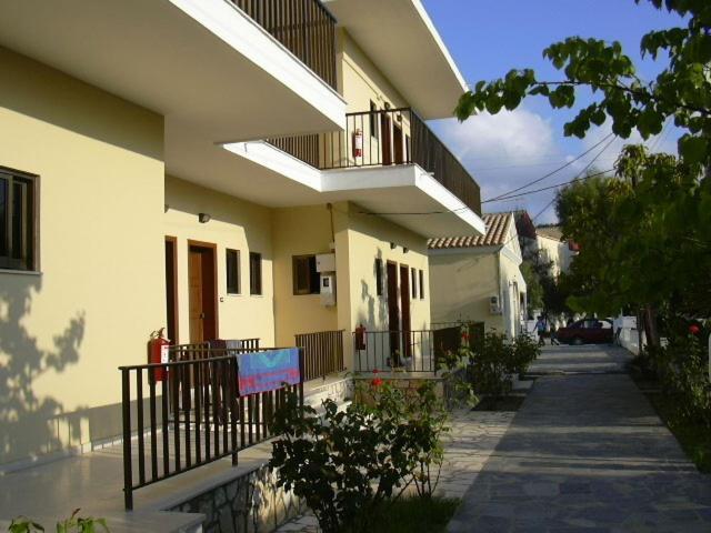 The 3 Little Pigs Apartments Sidari  Zewnętrze zdjęcie